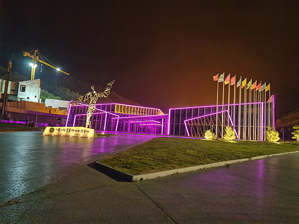 城市亮化是现代城市建设的重要组成部分，它不仅可以美化城市的夜景，还能提升城市的整体形象。随着科技的不断进步，城市亮化也得到了更多的关注和创新。本文将介绍一些关于城市亮化的创意和技术，帮助读者了解临洮城市亮化的重要性以及如何进行临洮城市亮化的规划和实施。